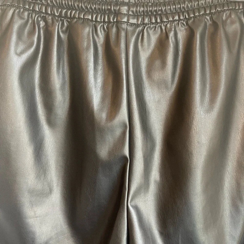 H&M‎ Black Faux Leather Women’s Jogger Baggy style Pants size 10